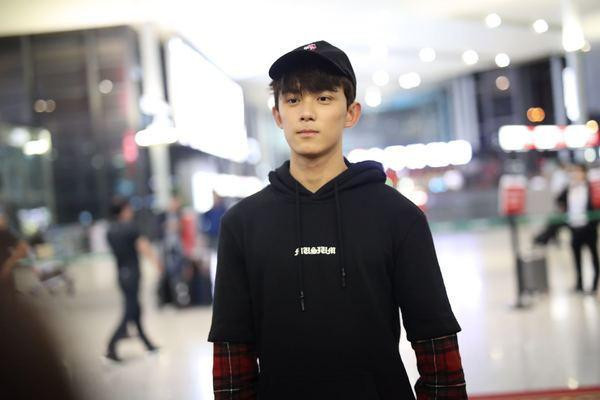 男士衛(wèi)衣怎么搭配 男士衛(wèi)衣搭哪些外套好看 男士衛(wèi)衣怎么搭配 男士衛(wèi)衣搭哪些外套好看