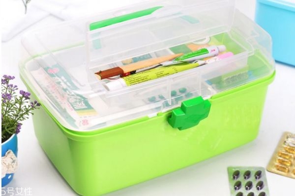 普通感冒應(yīng)該吃什么藥呢 感冒藥的主要成分是什么呢 普通感冒應(yīng)該吃什么藥呢 感冒藥的主要成分是什么呢