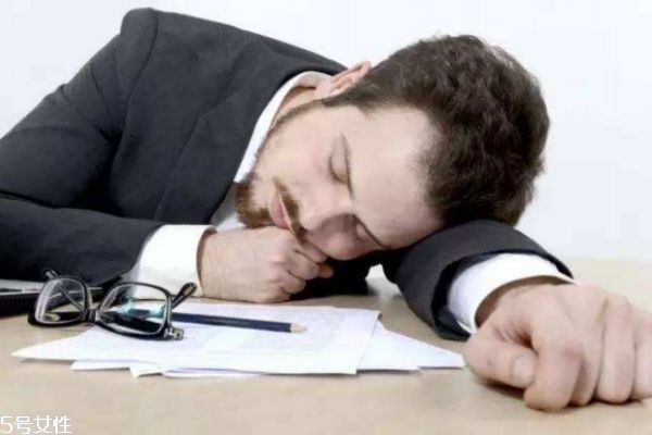 睡前焦慮緊張?jiān)趺崔k 睡前焦慮有什么表現(xiàn) 睡前焦慮緊張?jiān)趺崔k 睡前焦慮有什么表現(xiàn)