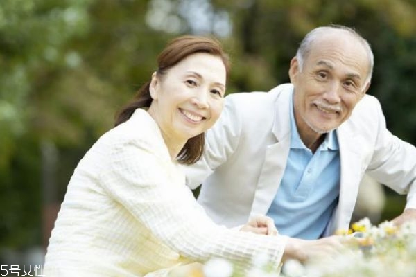 如何維護婚姻關(guān)系 夫妻增進感情的小技巧