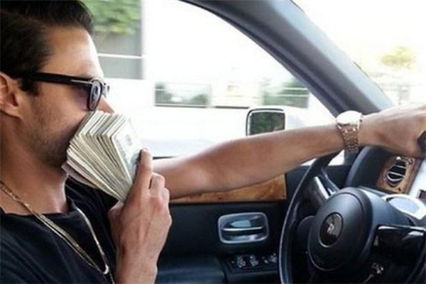 男人喜歡炫富是什么心理 一個男人經常炫富說明什么