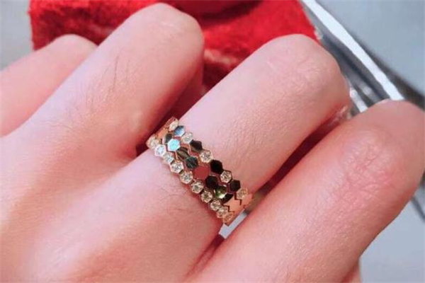 尚美巴黎蜂巢戒指價(jià)格 尚美巴黎蜂巢戒指寓意 尚美巴黎蜂巢戒指價(jià)格 尚美巴黎蜂巢戒指寓意