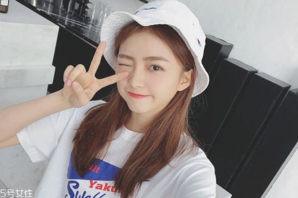 男生對(duì)你有好感的征兆 他開(kāi)始對(duì)你動(dòng)心的表現(xiàn) 男生對(duì)你有好感的征兆 他開(kāi)始對(duì)你動(dòng)心的表現(xiàn)