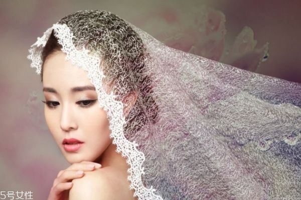 結(jié)婚要化什么妝呢 結(jié)婚的妝應該怎么化呢