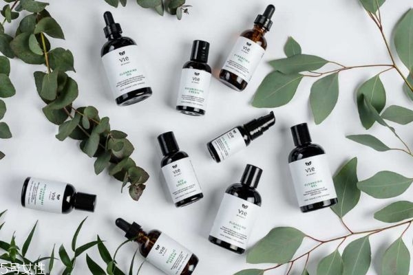 秋天怎么選擇護膚品呢 秋天選擇護膚品要注意什么呢 秋天怎么選擇護膚品呢 秋天選擇護膚品要注意什么呢