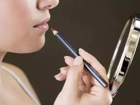 口紅怎么涂才能讓口紅不掉色 口紅怎么涂才能讓口紅不掉色