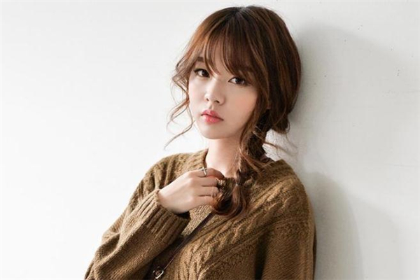 橙棕色是什么顏色 橙棕色頭發(fā)需要漂嗎 橙棕色是什么顏色 橙棕色頭發(fā)需要漂嗎