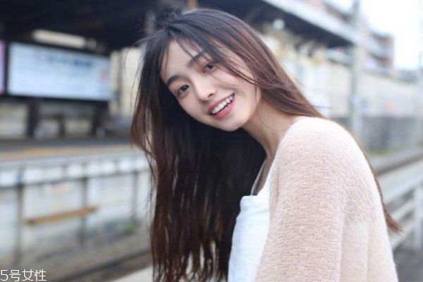 男生對(duì)你有好感的征兆 他開(kāi)始對(duì)你動(dòng)心的表現(xiàn) 男生對(duì)你有好感的征兆 他開(kāi)始對(duì)你動(dòng)心的表現(xiàn)