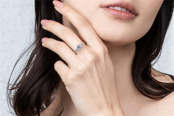 通靈珠寶和謝瑞麟哪個(gè)好 通靈珠寶和謝瑞麟對比