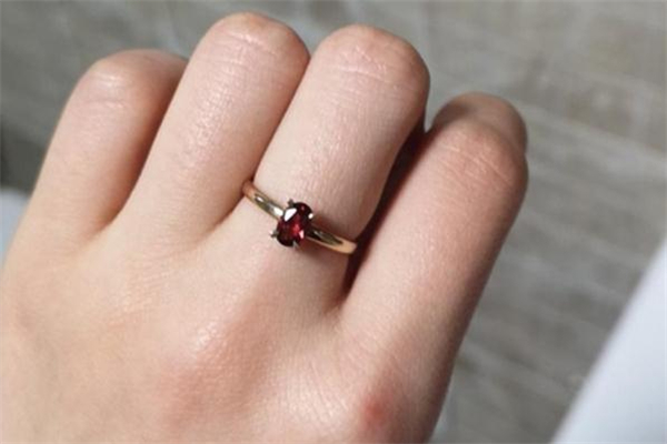 enzo和周六福哪個好 enzo和周六福哪個貴 enzo和周六福哪個好 enzo和周六福哪個貴