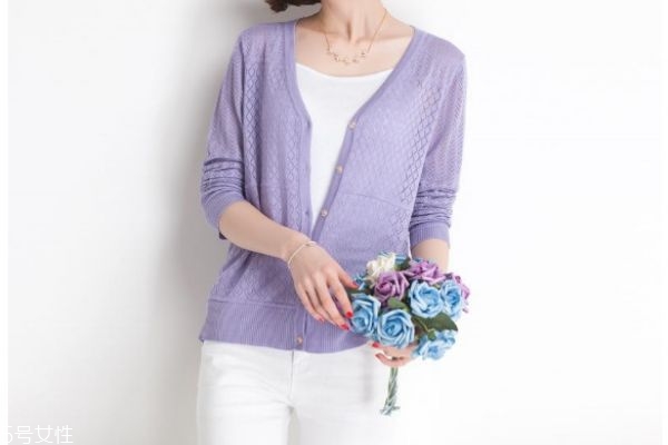 胖女孩秋天應(yīng)該怎么穿呢 穿什么顯瘦呢 胖女孩秋天應(yīng)該怎么穿呢 穿什么顯瘦呢