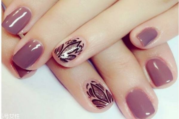 經(jīng)常做美甲有什么危害嗎 多久做一次美甲最好呢 經(jīng)常做美甲有什么危害嗎 多久做一次美甲最好呢