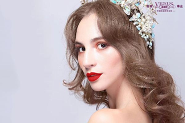 眼影涂抹范圍過大會怎么樣 不暈染的眼妝好看嗎 眼影涂抹范圍過大會怎么樣 不暈染的眼妝好看嗎