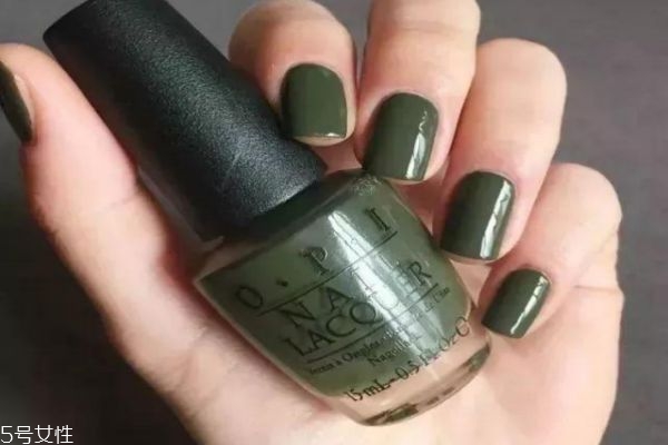 秋冬涂什么顏色指甲油最顯白 指甲油大種草 秋冬涂什么顏色指甲油最顯白 指甲油大種草