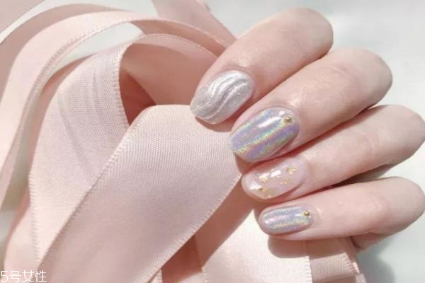 秋冬涂什么顏色指甲油最顯白 指甲油大種草 秋冬涂什么顏色指甲油最顯白 指甲油大種草