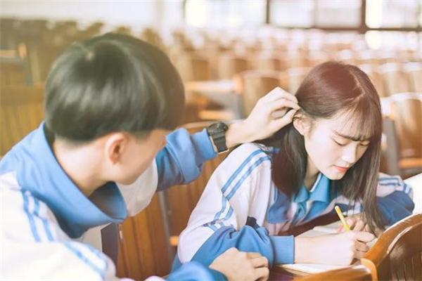 哪個(gè)年齡段的女生最好追 多少歲的女生最好追 哪個(gè)年齡段的女生最好追 多少歲的女生最好追