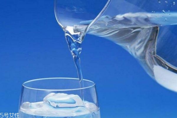 拉肚子可能是怎么引起的呢 如何治療普通的拉肚子呢 拉肚子可能是怎么引起的呢 如何治療普通的拉肚子呢