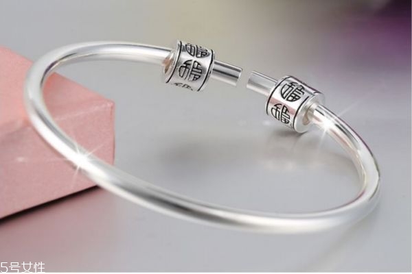 七度銀飾是怎么樣的品牌呢 七度銀飾是哪個(gè)國(guó)家的呢 七度銀飾是怎么樣的品牌呢 七度銀飾是哪個(gè)國(guó)家的呢