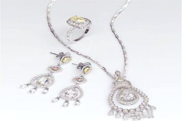 如何自己快速戴項鏈 怎么戴項鏈不容易掉 如何自己快速戴項鏈 怎么戴項鏈不容易掉