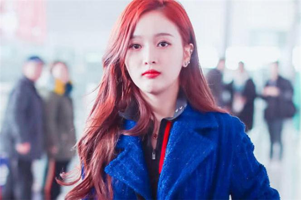 酒紅色頭發(fā)掉色后是什么顏色 酒紅色頭發(fā)會(huì)老氣嗎 酒紅色頭發(fā)掉色后是什么顏色 酒紅色頭發(fā)會(huì)老氣嗎