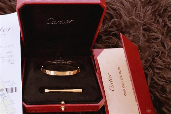 卡地亞手鐲回收價格 卡地亞手鐲回收值錢嗎 卡地亞手鐲回收價格 卡地亞手鐲回收值錢嗎