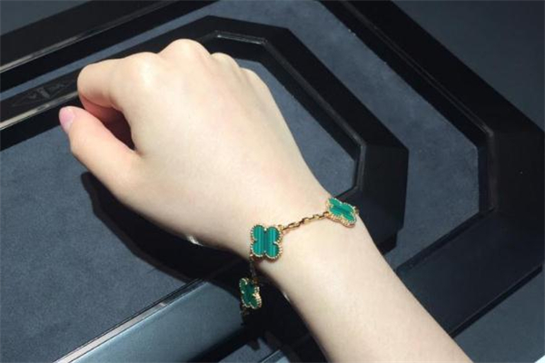 梵克雅寶五花手鏈哪個顏色好看 vca五花手鏈怎么戴好看 梵克雅寶五花手鏈哪個顏色好看 vca五花手鏈怎么戴好看