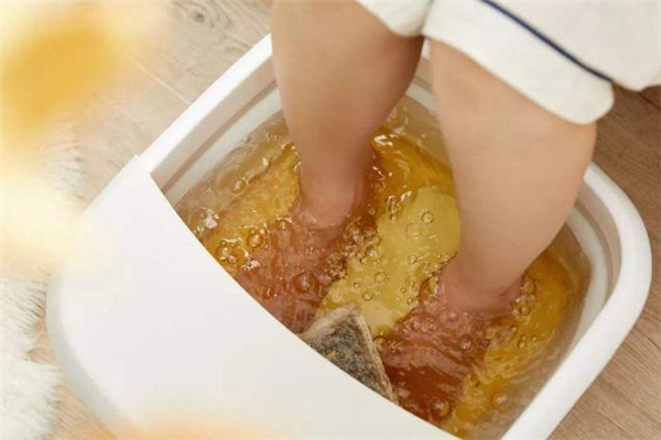 鹽水泡腳泡多久才有效 鹽水泡腳可以天天泡嗎 鹽水泡腳泡多久才有效 鹽水泡腳可以天天泡嗎