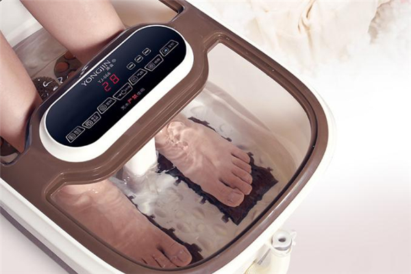 鹽水泡腳可以減肥嗎 鹽水泡腳用什么鹽好 鹽水泡腳可以減肥嗎 鹽水泡腳用什么鹽好