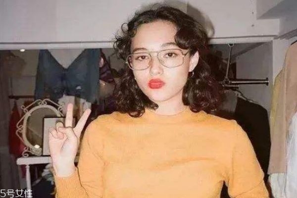 頭發(fā)多的人燙羊毛卷好看嗎 頭發(fā)少燙羊毛卷好看嗎 頭發(fā)多的人燙羊毛卷好看嗎 頭發(fā)少燙羊毛卷好看嗎