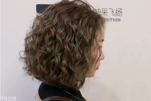 頭發(fā)多的人燙羊毛卷好看嗎 頭發(fā)少燙羊毛卷好看嗎 頭發(fā)多的人燙羊毛卷好看嗎 頭發(fā)少燙羊毛卷好看嗎