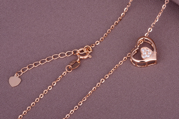 18k玫瑰金手鏈多少錢 選購18k玫瑰金手鏈要注意什么 18k玫瑰金手鏈多少錢 選購18k玫瑰金手鏈要注意什么