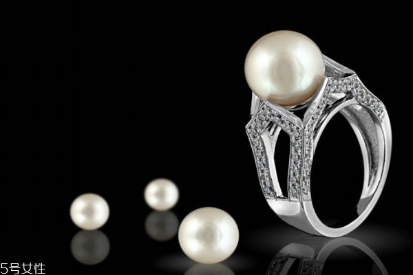 珍珠有什么作用呢 珍珠的主要成分是什么呢 珍珠有什么作用呢 珍珠的主要成分是什么呢