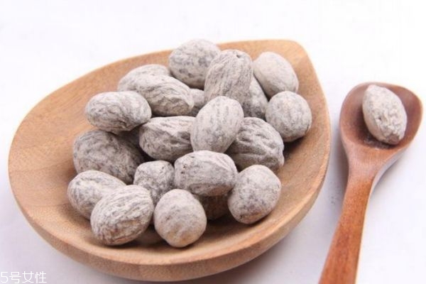 什么是肉豆蔻呢 肉豆蔻有什么營養(yǎng)價(jià)值呢 什么是肉豆蔻呢 肉豆蔻有什么營養(yǎng)價(jià)值呢