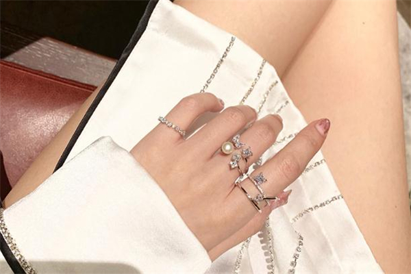 結(jié)婚后可以戴尾戒嗎 結(jié)婚的人能戴尾戒嗎 結(jié)婚后可以戴尾戒嗎 結(jié)婚的人能戴尾戒嗎