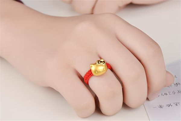 轉(zhuǎn)運(yùn)珠戒指用紅繩還是黑繩 轉(zhuǎn)運(yùn)珠戒指用什么顏色線好 轉(zhuǎn)運(yùn)珠戒指用紅繩還是黑繩 轉(zhuǎn)運(yùn)珠戒指用什么顏色線好