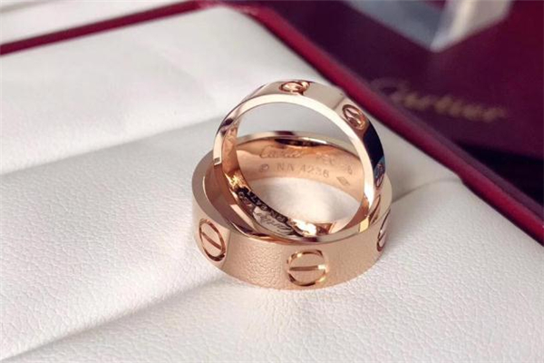 對(duì)戒和鉆戒有什么區(qū)別 對(duì)戒和鉆戒都要買嗎 對(duì)戒和鉆戒有什么區(qū)別 對(duì)戒和鉆戒都要買嗎