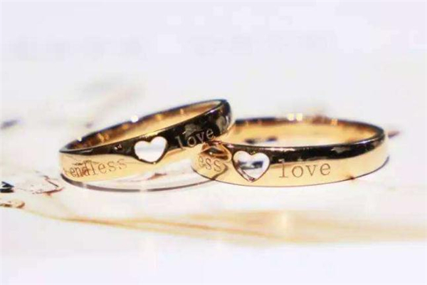 對(duì)戒和鉆戒有什么區(qū)別 對(duì)戒和鉆戒都要買嗎 對(duì)戒和鉆戒有什么區(qū)別 對(duì)戒和鉆戒都要買嗎