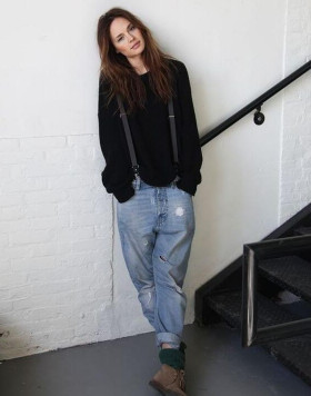 吊帶褲怎么搭配 吊帶褲上衣怎么搭配 吊帶褲怎么搭配 吊帶褲上衣怎么搭配