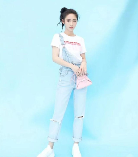 買什么款式的吊帶褲最好看 買什么款式的吊帶褲最好看