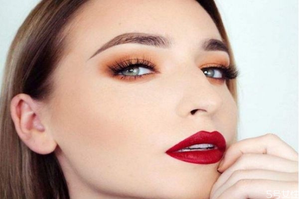 喝水口紅不沾杯的方法是什么 口紅不沾杯的技巧 喝水口紅不沾杯的方法是什么 口紅不沾杯的技巧