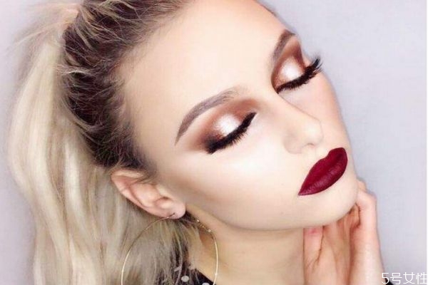 喝水口紅不沾杯的方法是什么 口紅不沾杯的技巧 喝水口紅不沾杯的方法是什么 口紅不沾杯的技巧