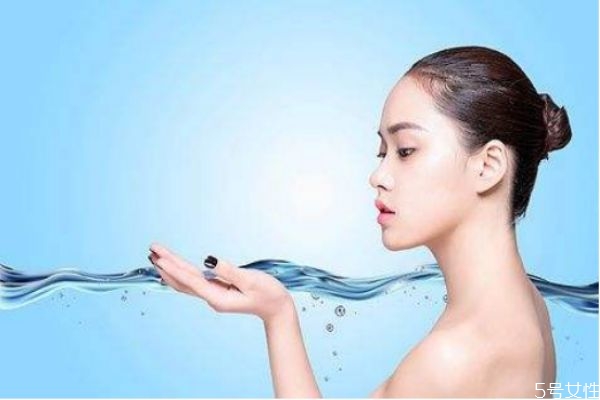 秋季皮膚干燥的原因 秋冬季護(hù)膚補(bǔ)水小常識 秋季皮膚干燥的原因 秋冬季護(hù)膚補(bǔ)水小常識