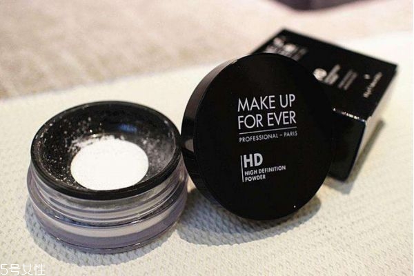 定妝粉可以直接用嗎 定妝粉可以補(bǔ)妝嗎 定妝粉可以直接用嗎 定妝粉可以補(bǔ)妝嗎