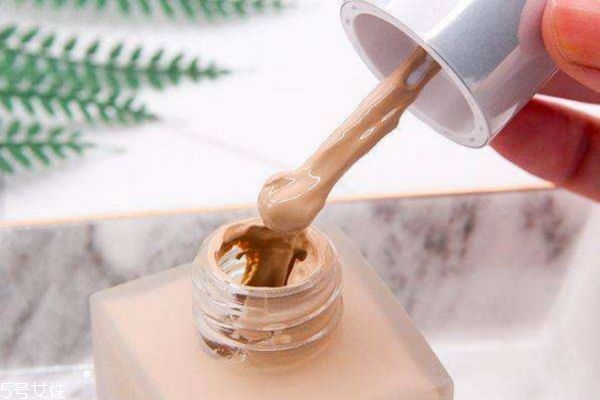 粉底液不服帖有哪些原因 粉底液怎么用好 粉底液不服帖有哪些原因 粉底液怎么用好