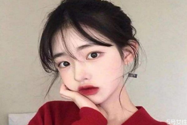 喝水口紅不沾杯的方法是什么 口紅不沾杯的技巧 喝水口紅不沾杯的方法是什么 口紅不沾杯的技巧