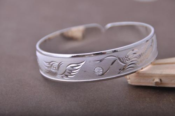 萬足銀手鐲價(jià)格受什么影響 萬足銀手鐲多少錢