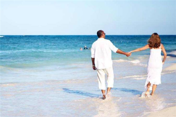 情侶之間可以送手表嗎 情侶之間送手表是什么意思 情侶之間可以送手表嗎 情侶之間送手表是什么意思