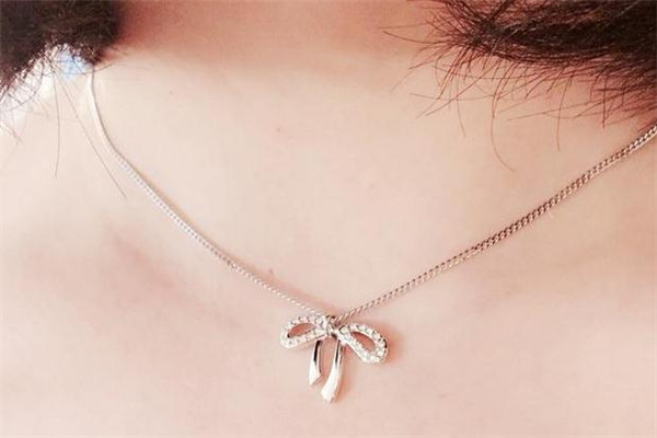 脖子粗戴什么項(xiàng)鏈好看 脖子粗的人適合戴什么項(xiàng)鏈 脖子粗戴什么項(xiàng)鏈好看 脖子粗的人適合戴什么項(xiàng)鏈