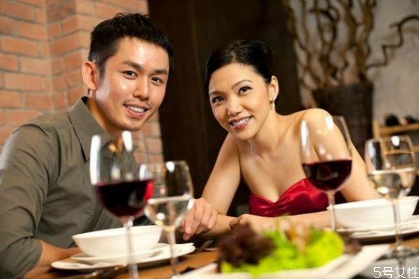 情侶約會(huì)聊天發(fā)生爭(zhēng)吵怎么辦 約會(huì)聊天冷場(chǎng)怎么辦