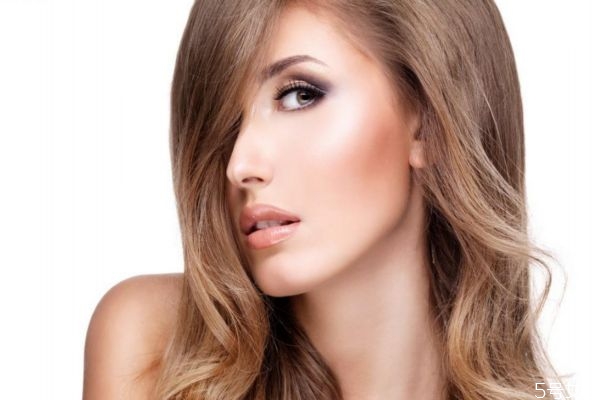 頭發(fā)洗直和拉直哪個(gè)效果更持久 洗直頭發(fā)和拉直頭發(fā)的區(qū)別 頭發(fā)洗直和拉直哪個(gè)效果更持久 洗直頭發(fā)和拉直頭發(fā)的區(qū)別